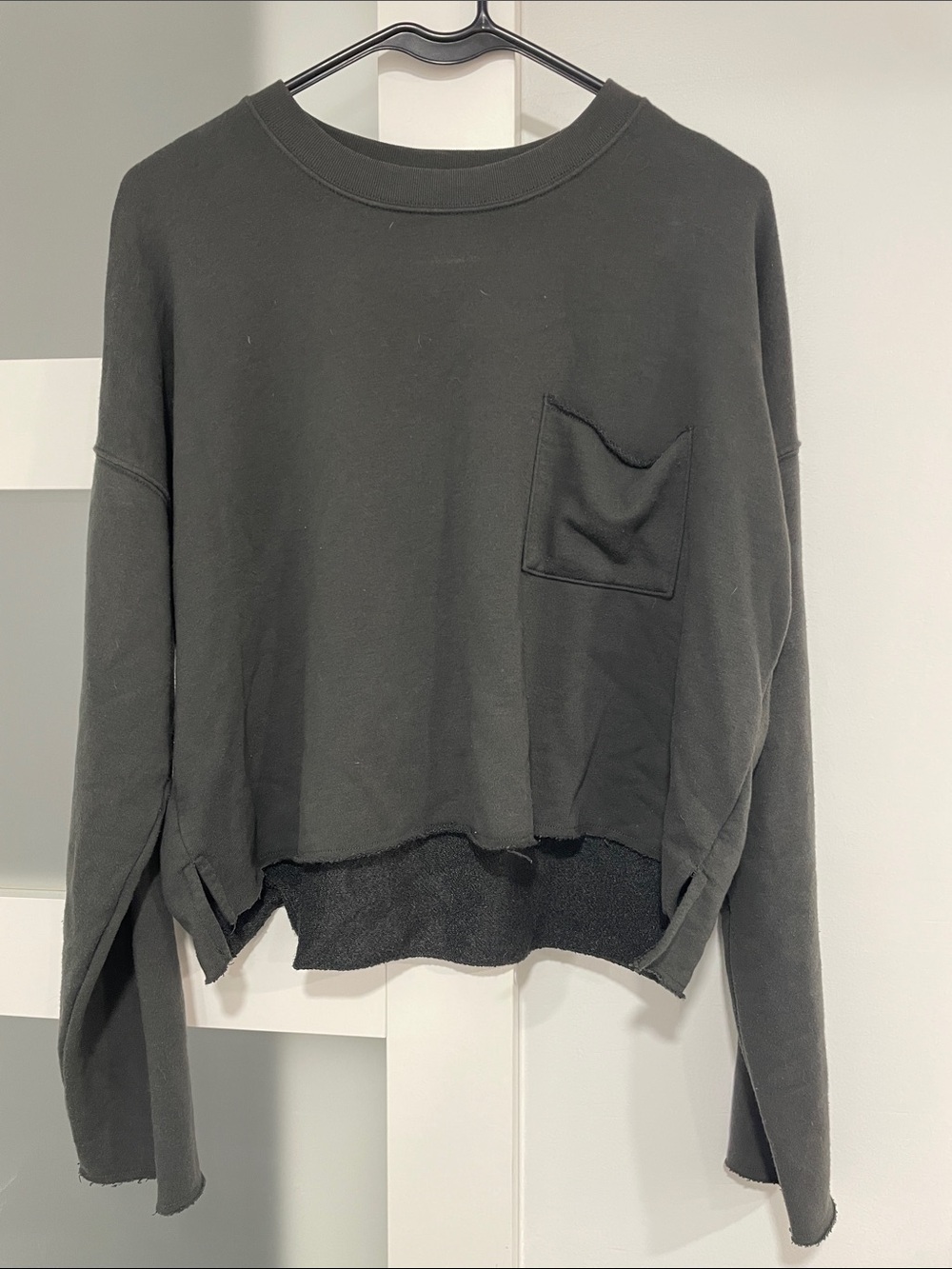 Women's Cropped Long-Sleeve Pocket Top - Charcoal